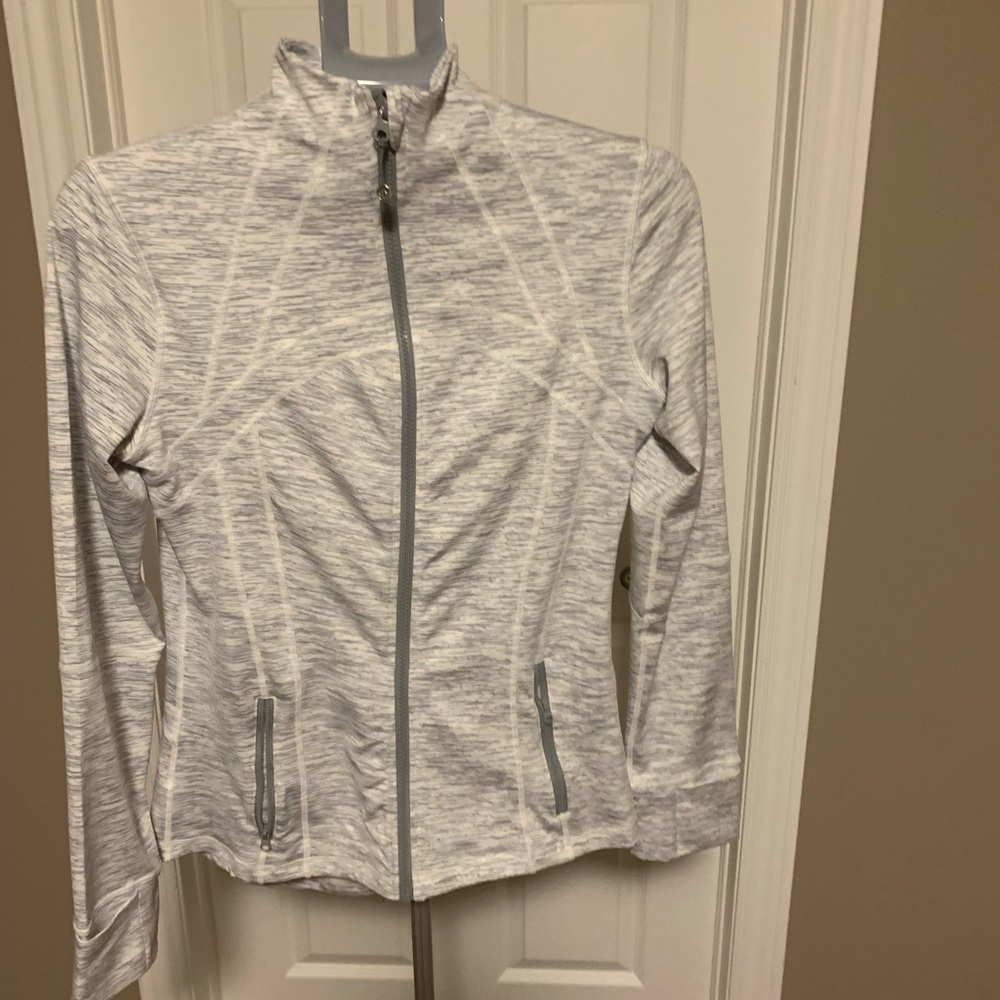 Queenieke Women's Active Jacket Light Grey and White Size Large